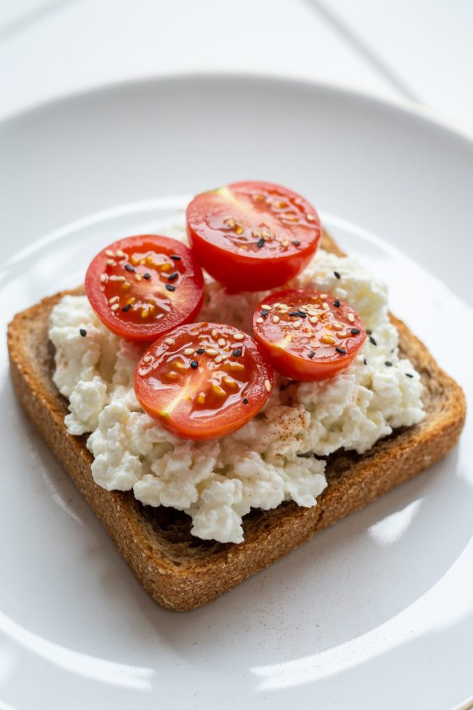 small square of whole grain toast topped NKjCXq pRS tZ2Fwyq vPA Gh9zBZ9ZTfK9FL1Ubb Mfg