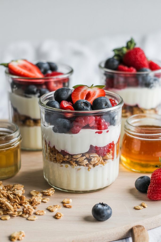 styled shot of glass parfait containers QxmQvF4FTGalWzSt7AcH6Q GYNbbepIRWusDTZdqgsi2g