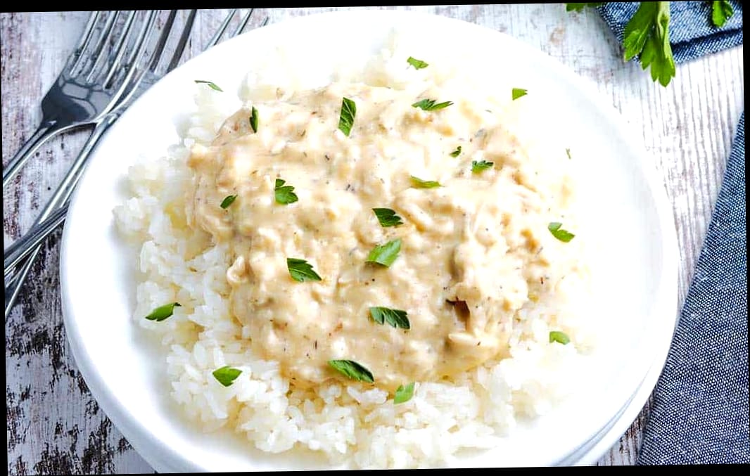 Slow Cooker White Chicken Chili 7 featured 10504