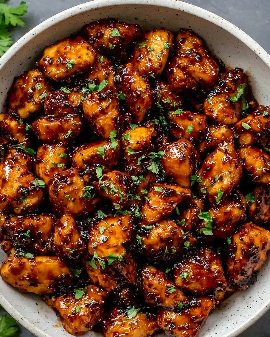 Sticky Bold Honey Buffalo Garlic Butter Chicken Rice 7 featured 13317