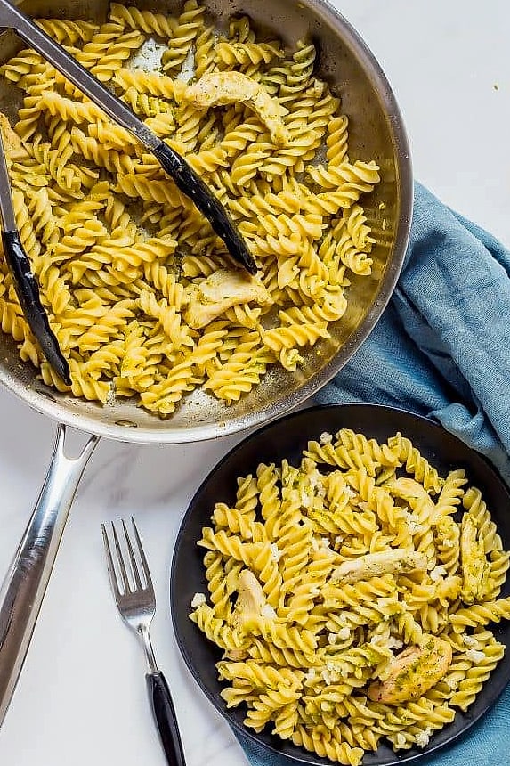 One Pan Sweet and Smoky Garlic Chicken Pasta
