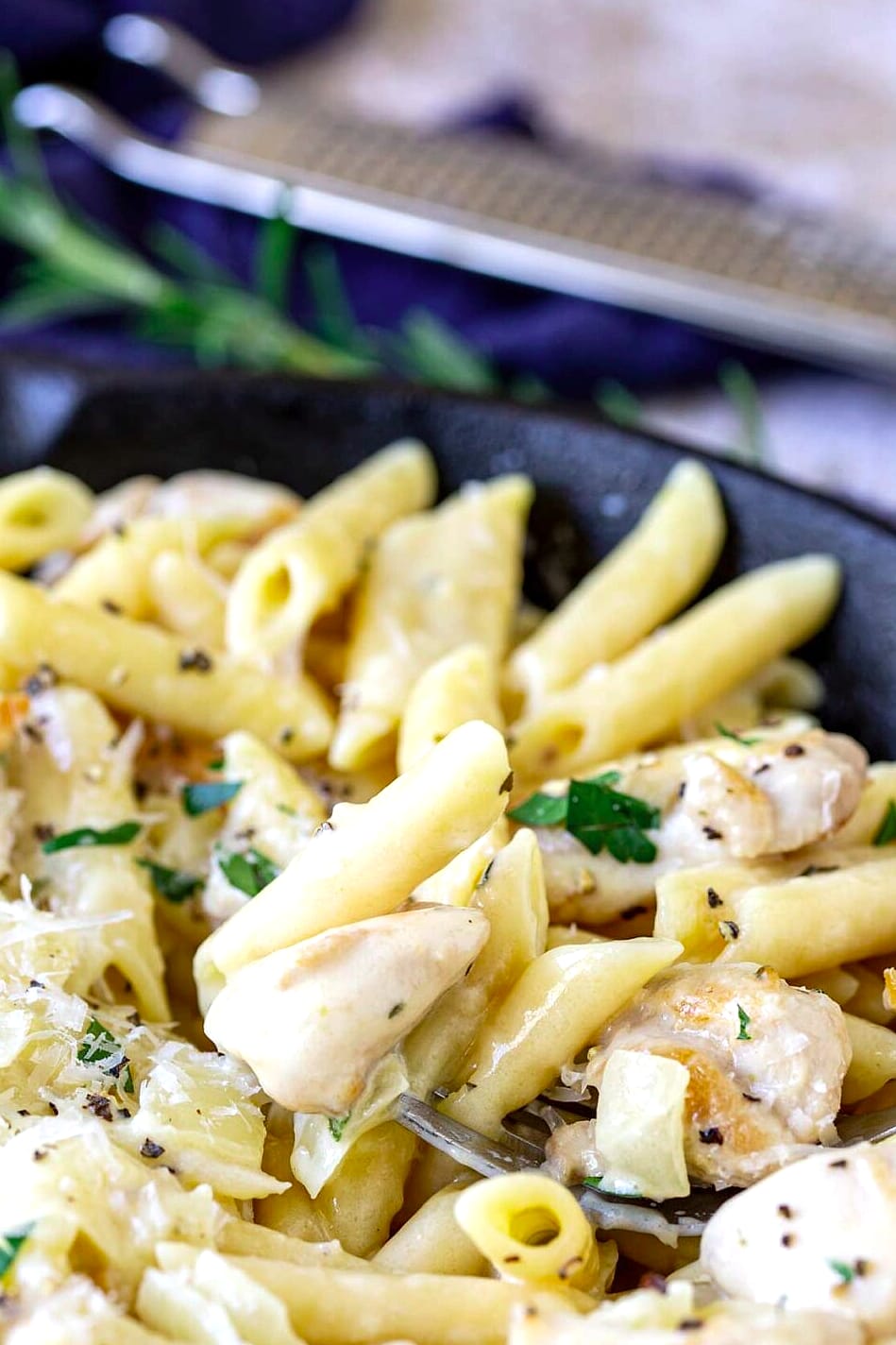 Cheesy Garlic Chicken and Broccoli Pasta